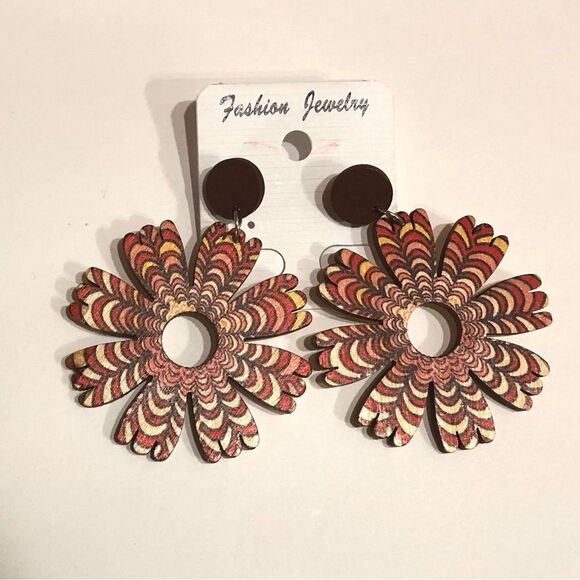 Boho Chic Feathers Cut Out Wooden Hoop Earrings - 216 - Picture 6 of 7